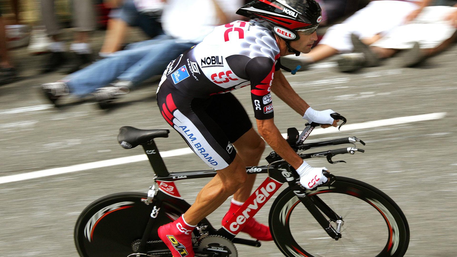 开云体育俱乐部官网-_全民冰上运动：滑冰、冰球普及运动新高潮_，冰上运动速滑好还是冰球好