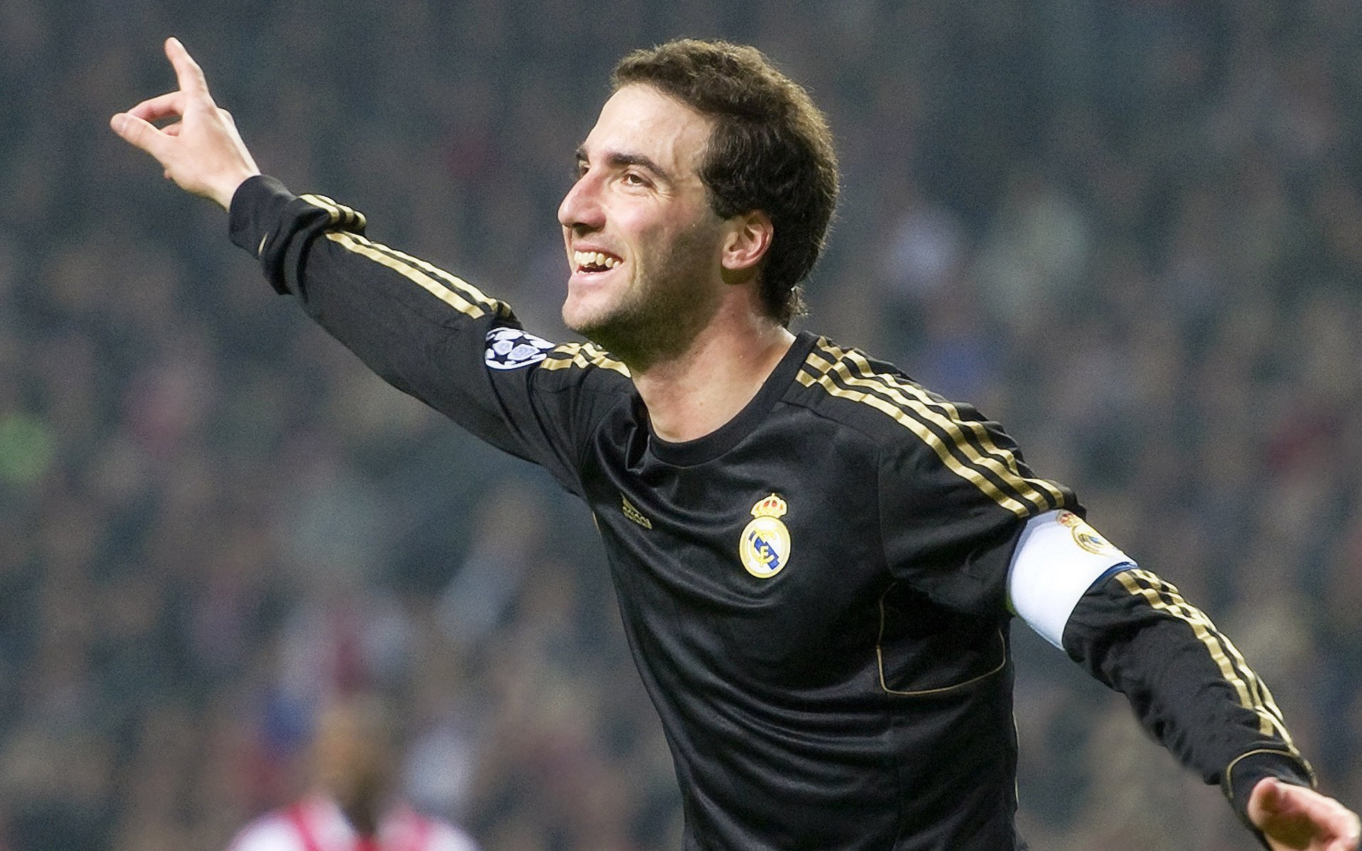 开云·体育全站登录地址-足球场地建设加快，满足群众需求，足球场建设的重要性